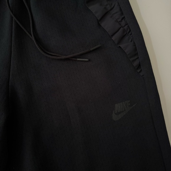 Nike Sportswear Tech Fleece Women's Crop Pants Black size small - Picture 6 of 12
